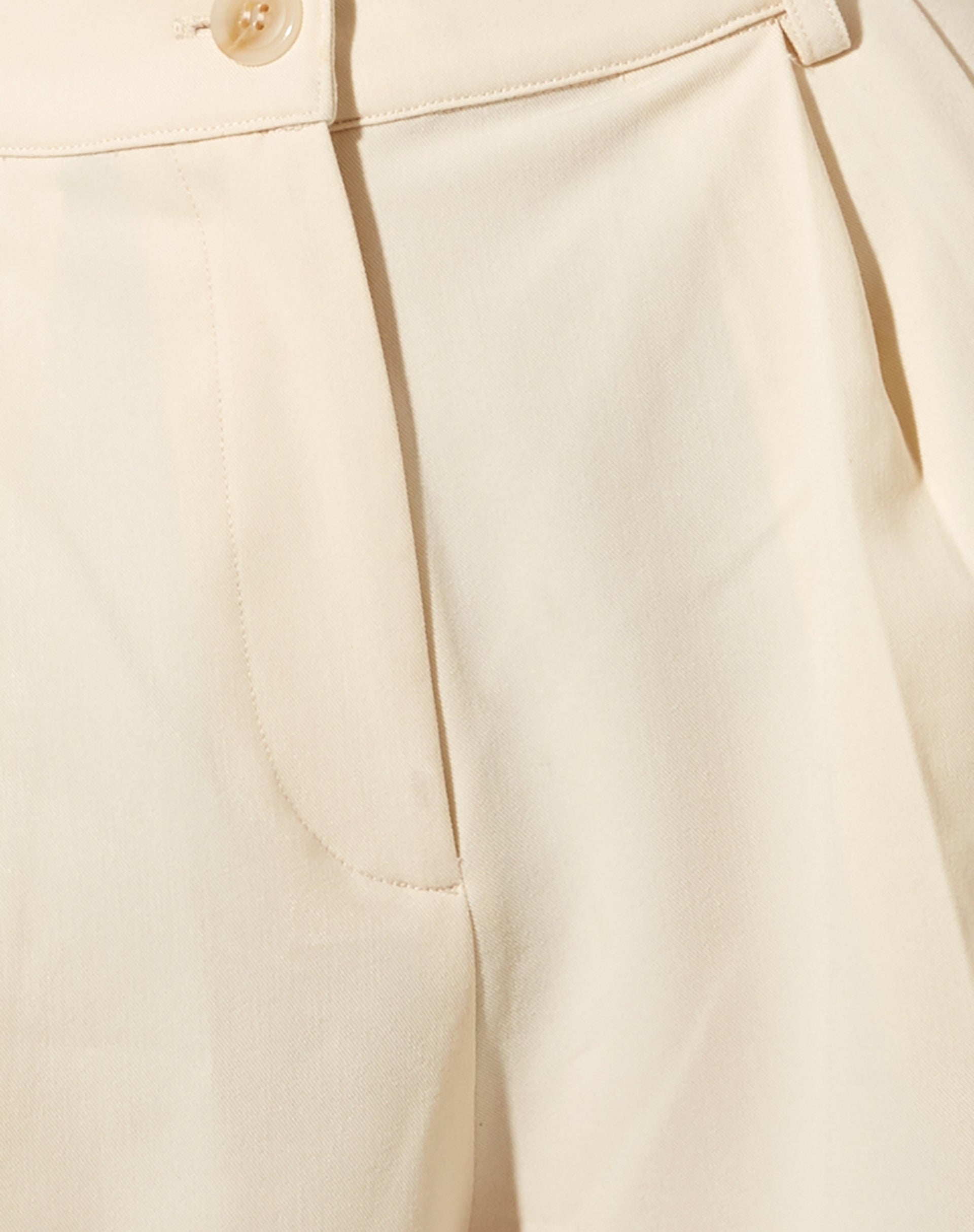 Hamo Tailored Shorts in Cream